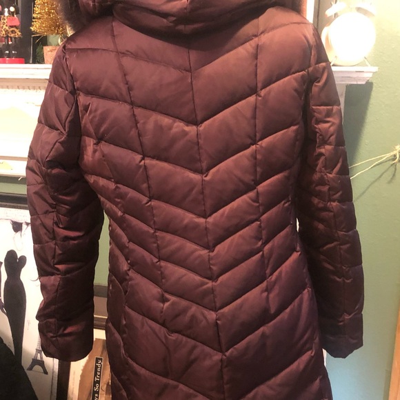 Tahari Fox Fur-Trimmed Down Coat-Small. Mint! - Picture 5 of 8